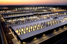 Investori zač&iacute;naj&uacute; rozli&scaron;ovať medzi firmami, ktor&eacute; dok&aacute;žu premeniť AI invest&iacute;cie na stabiln&yacute; cash flow, a t&yacute;mi, ktor&eacute; rast financuj&uacute; na hranici dlhodobej finančnej stability. FOTO: REUTERS