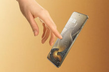 Označenie, ktor&eacute; sa vymyk&aacute; v&scaron;etk&yacute;m predch&aacute;dzaj&uacute;cim modelom. A v&yacute;bava sa zase vymyk&aacute; v&scaron;etk&yacute;m &scaron;t&yacute;lov&yacute;m mobilom s tenk&yacute;m telom. Nov&aacute; Motorola s&iacute;ce nel&aacute;me v tomto smere rekordy, ale aj pri nej nemus&iacute;me hľadať ak&eacute;koľvek kompromisy. Vysl&uacute;žila si aj zlat&yacute; odznak od DxO.