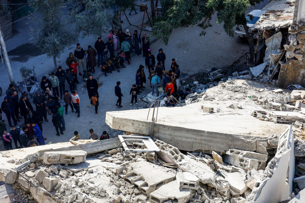 Palest&iacute;nčania v Gaze. FOTO: Reuters
