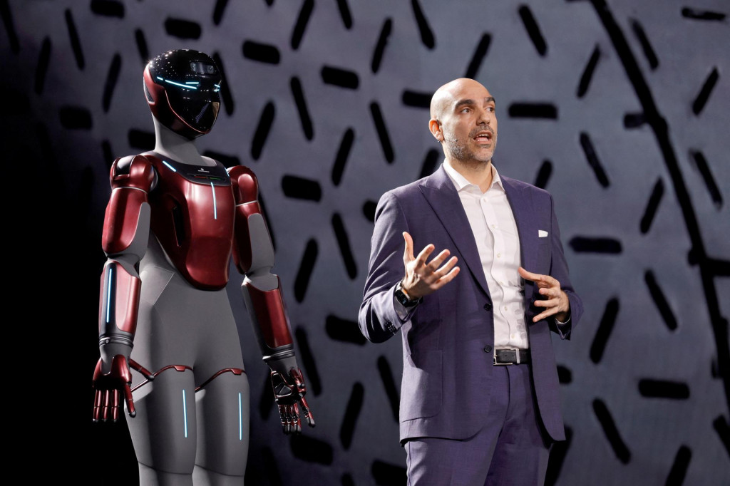 Hlavn&yacute;m sp&iacute;krom na veľtrhu CES 2026 v Las Vegas bol Daniele Pucci, predseda predstavenstva Generative Bionics. FOTO: REUTERS