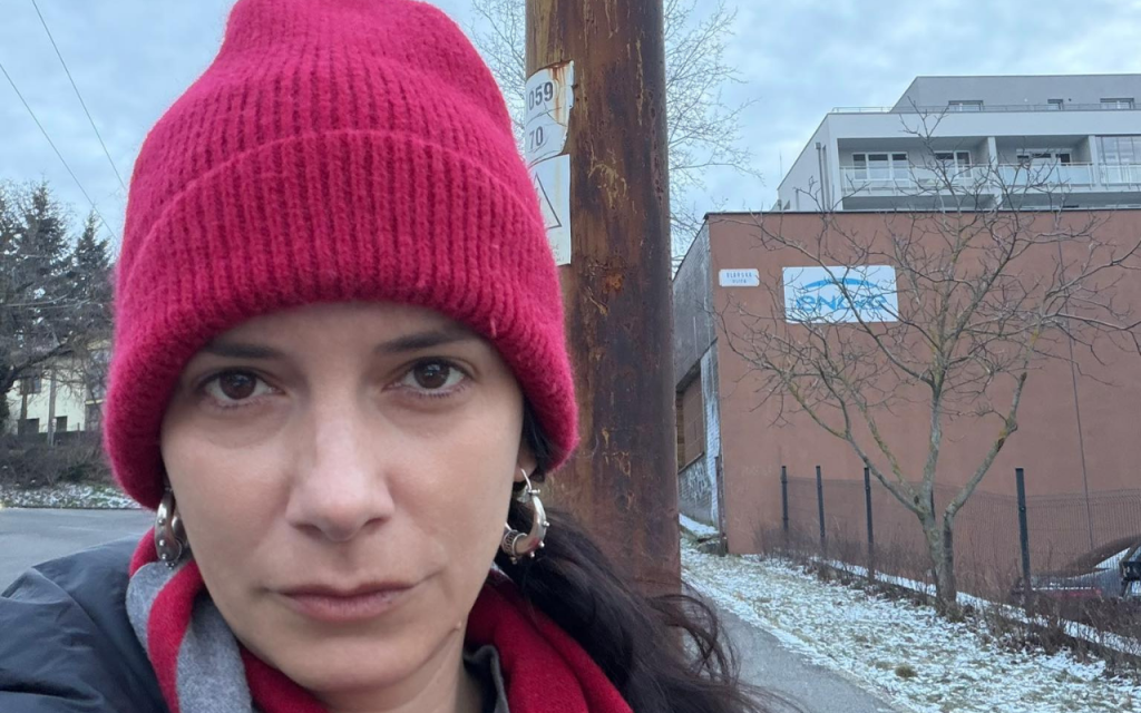 Dorota Nvotov&aacute; pred N&aacute;rodn&yacute;m onkologick&yacute;m &uacute;stavom. FOTO: Facebook/Dorota Nvotova