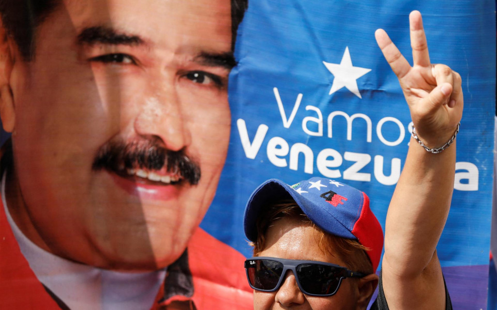 Podporovatelia Američanmi unesen&eacute;ho prezidenta Madura žiadaj&uacute; jeho vydanie sp&auml;ť do krajiny. FOTO: Reuters