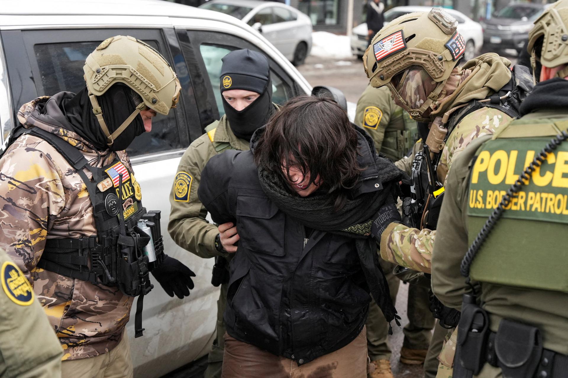 FBI prebrala vyšetrovanie streľby. Vyšetrovatelia štátu Minnesota nemajú prístup k prípadu