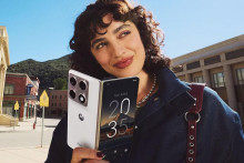 V r&aacute;mci veľtrhu CES v Las Vegas predstavila Motorola niekoľko noviniek. Jednou z nich je skladačka v &scaron;t&yacute;le knihy - Motorola Razrz Fold.