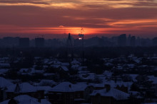 Rusko svoj&iacute;mi &uacute;tokmi sp&ocirc;sobuje v&yacute;padky z&aacute;sobovania elektrinou a teplom, č&iacute;m trp&iacute; civiln&eacute; obyvateľstvo. FOTO: Reuters
