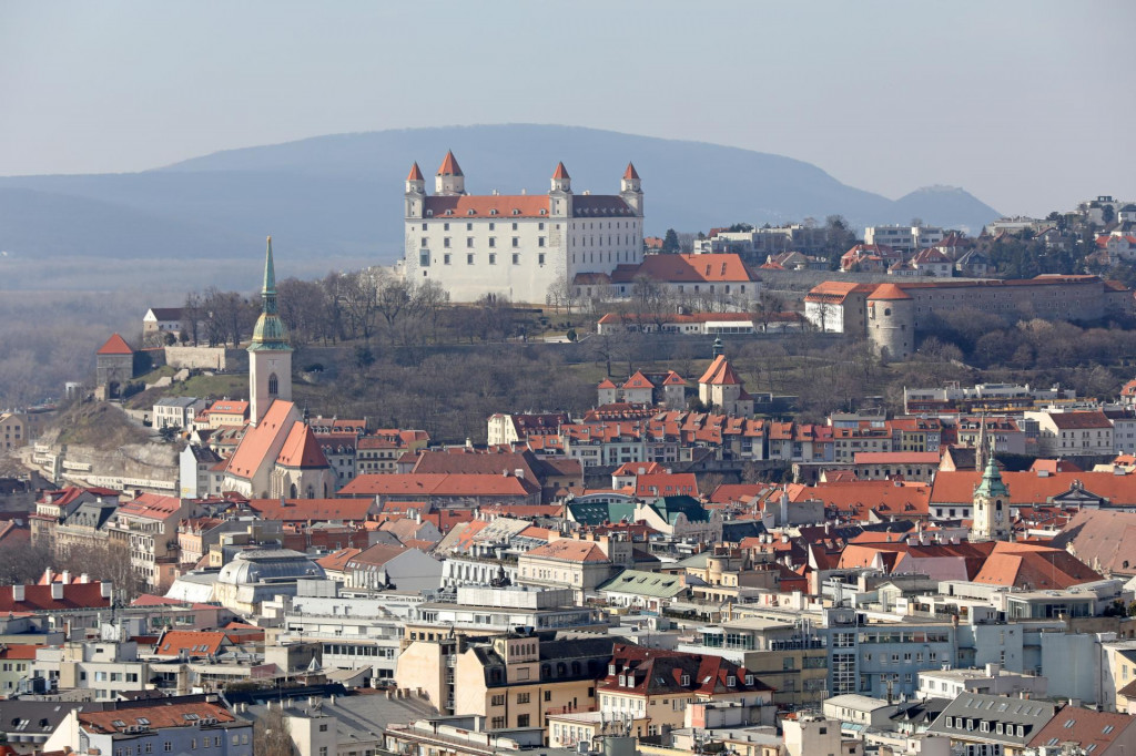 Pohľad na dominantu Bratislavy &ndash; Bratislavsk&yacute; hrad. FOTO: Peter Mayer/MAFRA
