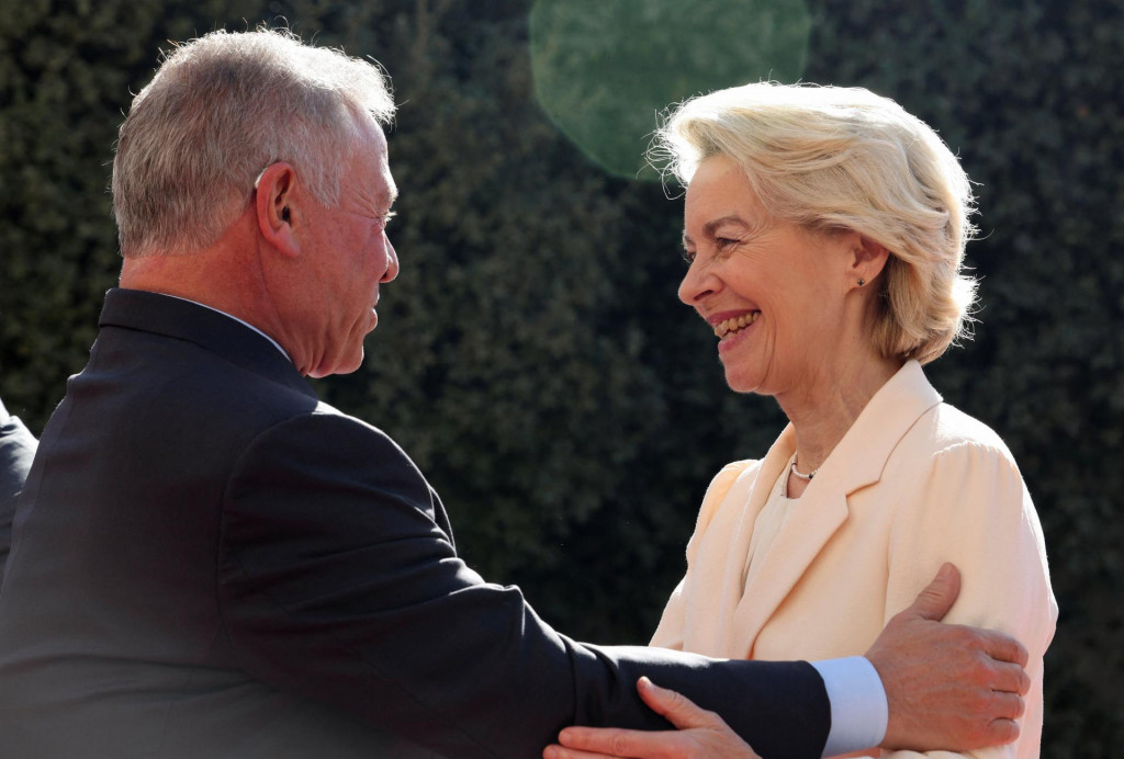 Jord&aacute;nsky kr&aacute;ľ Abdall&aacute;h v&iacute;ta predsedn&iacute;čku Eur&oacute;pskej komisie Ursulu von der Leyenov&uacute;. FOTO: Reuters