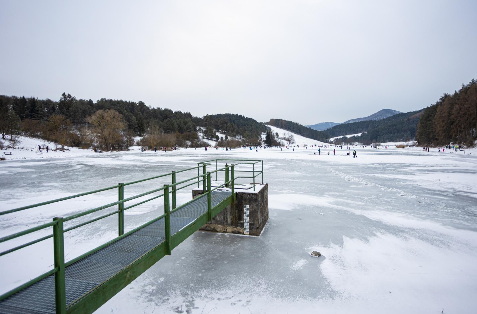 Vodári vo Veľkom Krtíši pracujú na oprave poruchy vodovodu, práce komplikujú mrazy