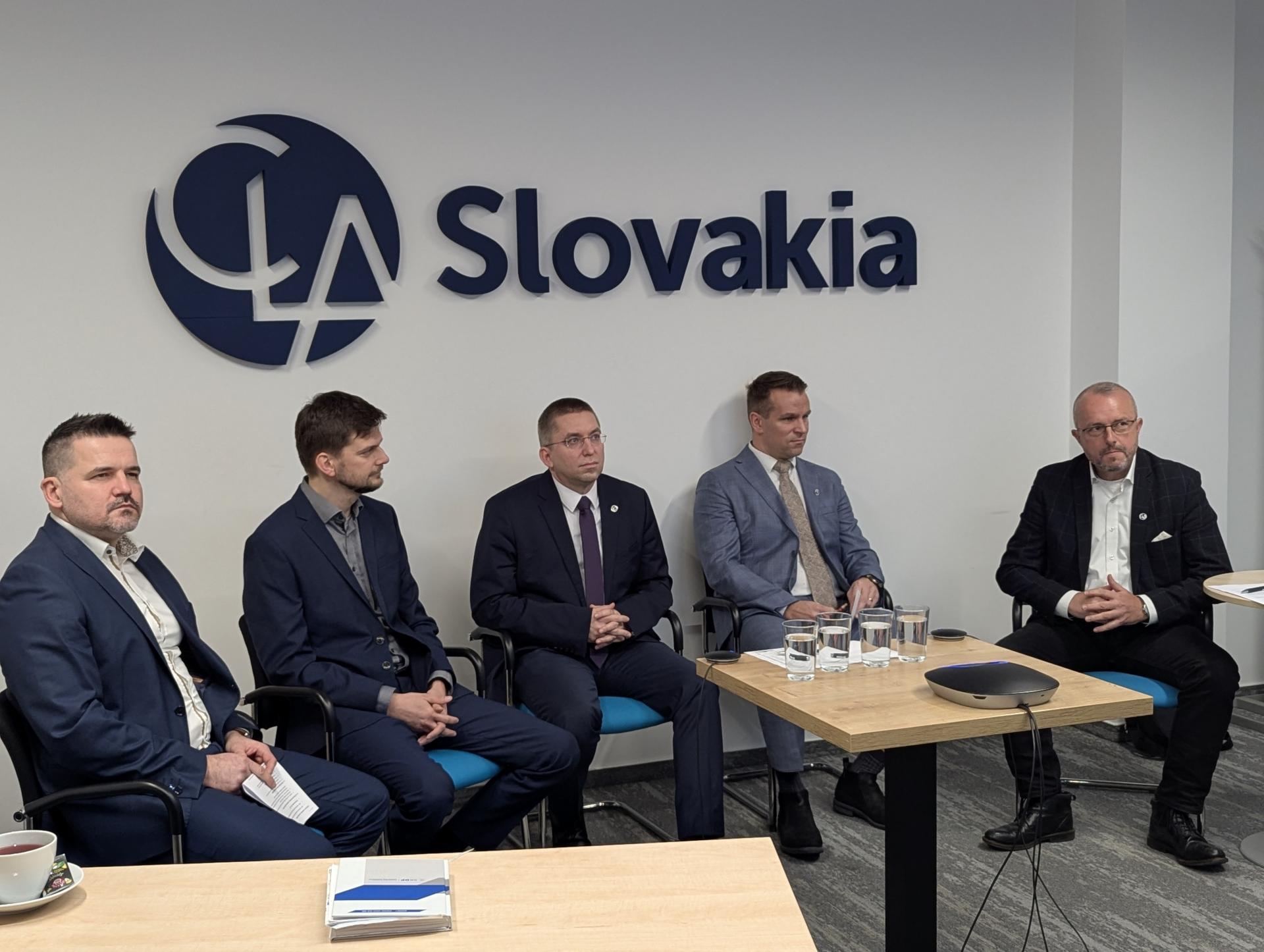 Kedy je čas prejsť zo živnosti na s.r.o.? Odborníci radia, ako na to bezpečne a s minimálnymi daňovými dopadmi