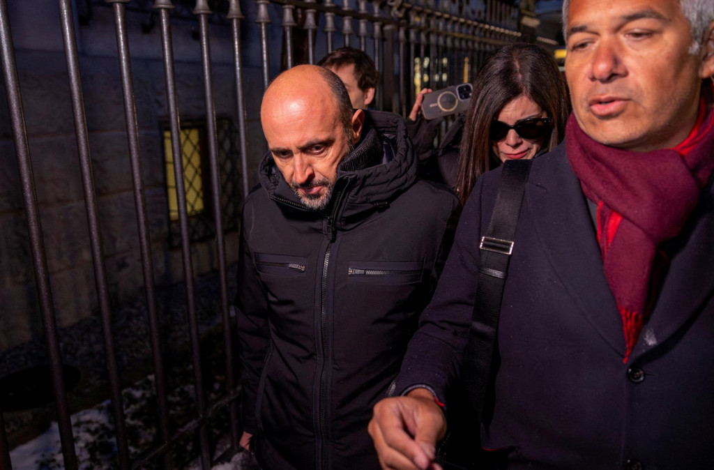 Jacques a Jessica Morettiovci, manželsk&yacute; p&aacute;r, ktor&yacute; prev&aacute;dzkoval &scaron;vajčiarsky bar v lyžiarskom stredisku Crans-Montana. FOTO: Reuters