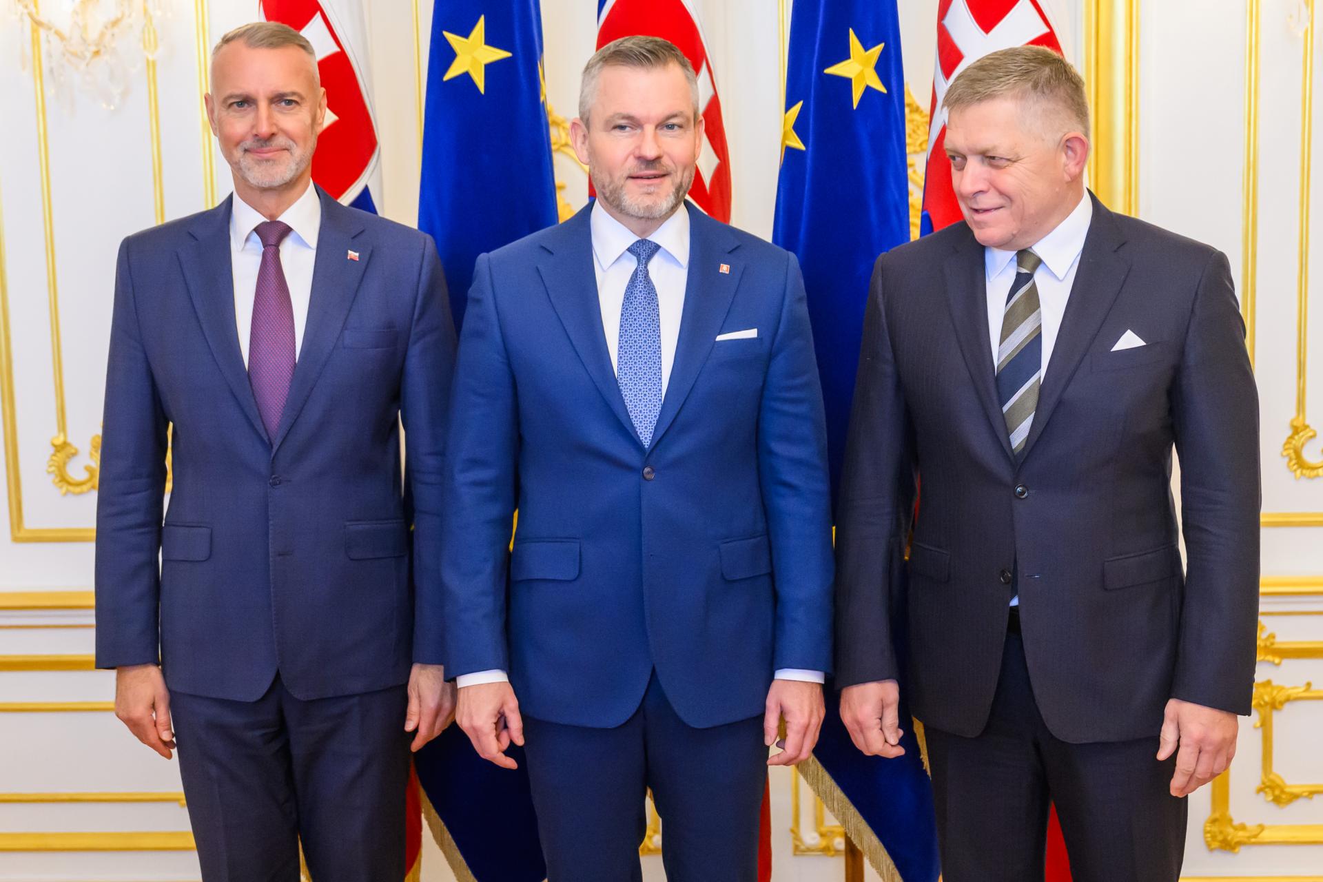 Fico, Pellegrini a Raši informujú po spoločnom obede