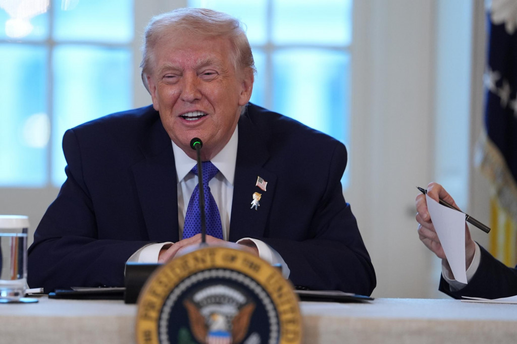 Americk&yacute; prezident Donald Trump hovor&iacute; o akt&iacute;vnej &uacute;časti americk&yacute;ch firiem na re&scaron;tarte ťažby ropy vo Venezuele. FOTO: Reuters