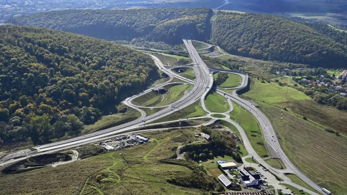 Štát doplatil za prestoje v tuneli a riešenie zosuvu. Miestni vidia na obchvate Prešova stále málo pohybu