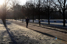 Pred tr&eacute;ningom sa snažte urobiť 20-min&uacute;tov&uacute; rozcvičku.
