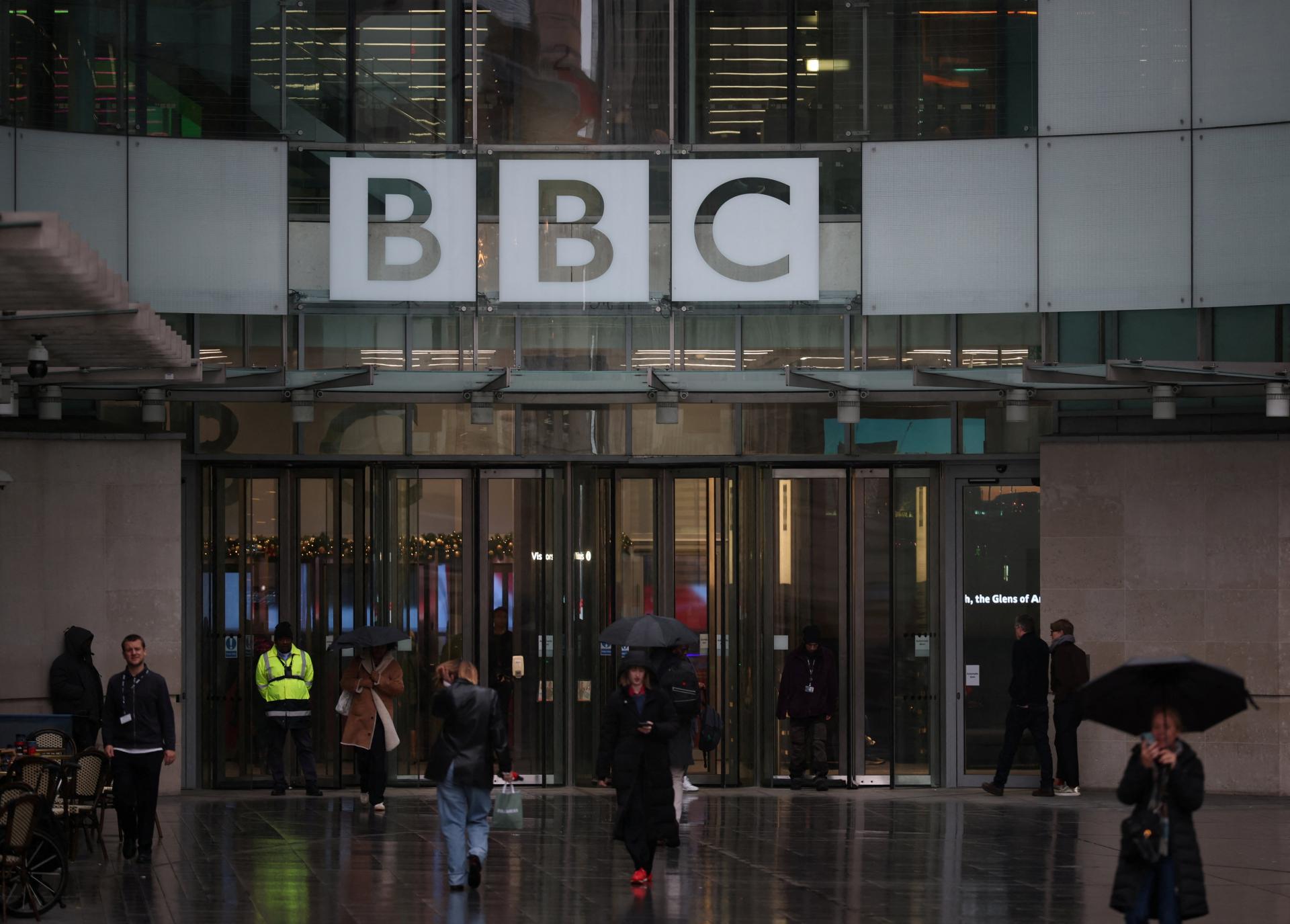 BBC požiada americký súd o zamietnutie Trumpovej desaťmiliardovej žaloby, píše AP