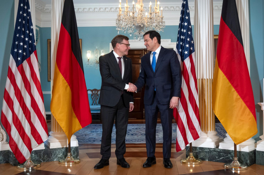 Americk&yacute; minister zahraničn&yacute;ch vec&iacute; Marco Rubio a nemeck&yacute; minister zahraničn&yacute;ch vec&iacute; Johann Wadephul počas stretnutia vo Washingtone. FOTO: TASR/AP