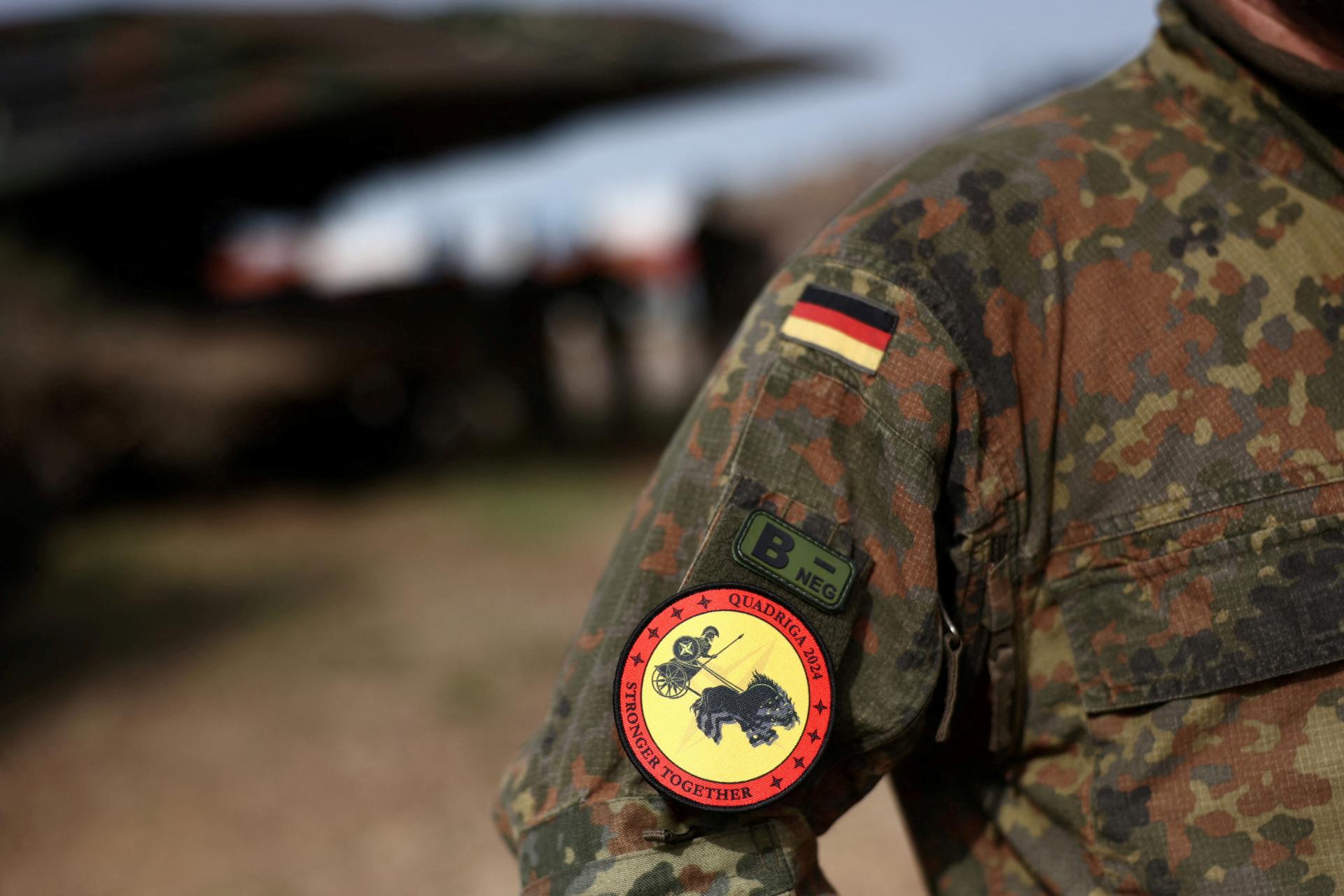 Parížom sa šíria obavy z rastúcej vojenskej sily Nemecka, Francúzska pozícia môže byť ohrozená