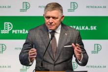 Na sn&iacute;mke predseda vl&aacute;dy Robert Fico počas tlačovej konferencie po v&yacute;jazdovom rokovan&iacute; vl&aacute;dy v bratislavskej Petržalke. FOTO: TASR/Jaroslav Nov&aacute;k