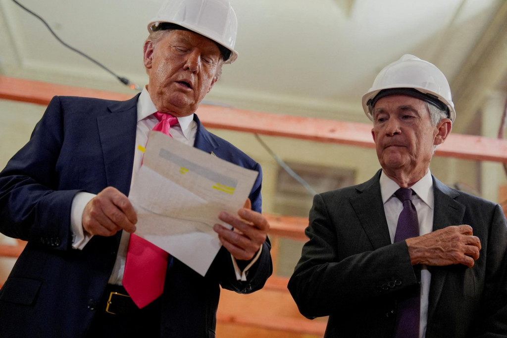 &Scaron;&eacute;f americk&eacute;ho Fedu Jerome Powell a americk&yacute; prezident Donald Trump. FOTO: REUTERS