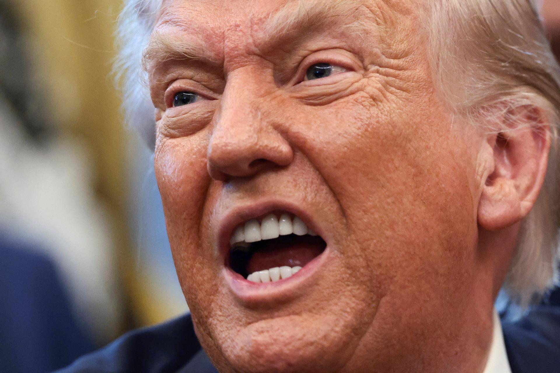 Trump bez limitov tlačí do kúta ochromenú Európu. Nie je už príliš neskoro?