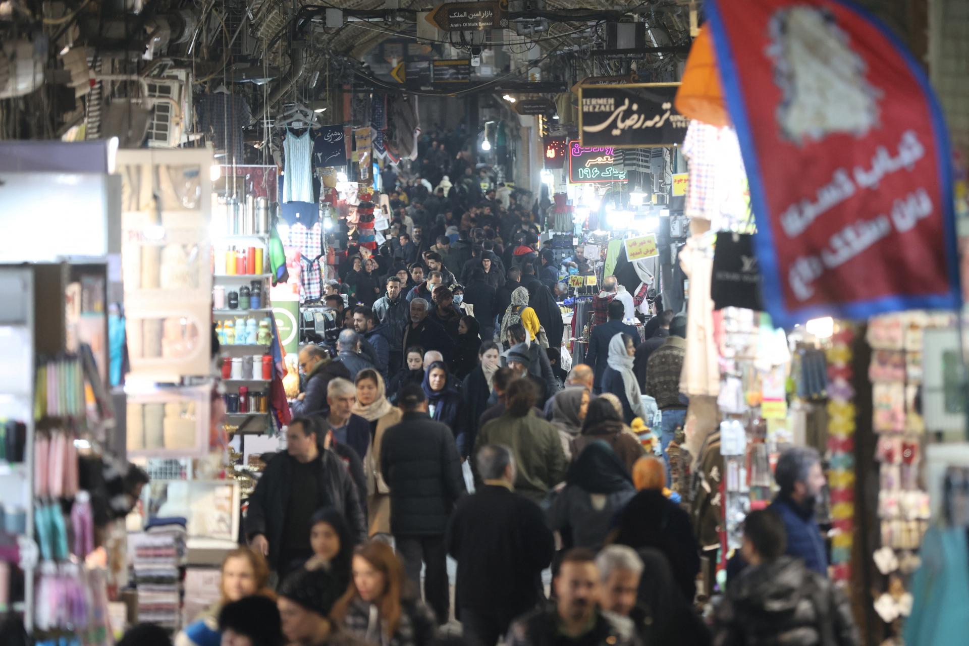 Celoštátny výpadok internetu v Iráne trvá už viac ako týždeň. Režim sa snaží potlačiť protesty