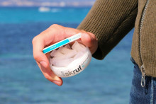 Nikot&iacute;nov&eacute; vrec&uacute;&scaron;ka s&uacute; pre mlad&yacute;ch jednou z n&aacute;hrad alkoholu. FOTO: Unsplash