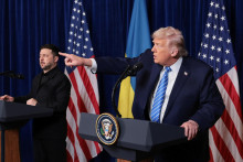 Americk&yacute; prezident Donald Trump a ukrajinsk&yacute; prezident Volodymyr Zelenskyj. FOTO: REUTERS