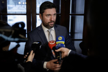 Minister p&ocirc;dohospod&aacute;rstva a rozvoja vidieka Richard Tak&aacute;č r&aacute;d rob&iacute; kontroln&eacute; n&aacute;kupy potrav&iacute;n, o ktor&yacute;ch informuje verejnosť. FOTO: TASR/M. Baumann