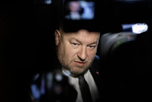 Rudolf Huliak men&iacute; najbliž&scaron;&iacute;ch spolupracovn&iacute;kov. FOTO:TASR/ M. Baumann