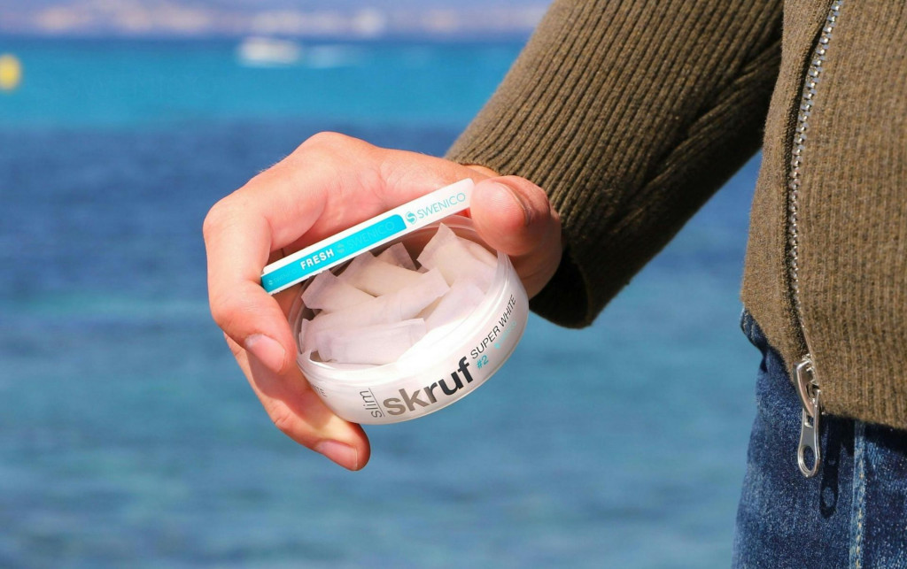 Nikot&iacute;nov&eacute; vrec&uacute;&scaron;ka s&uacute; pre mlad&yacute;ch jednou z n&aacute;hrad alkoholu. FOTO: Unsplash