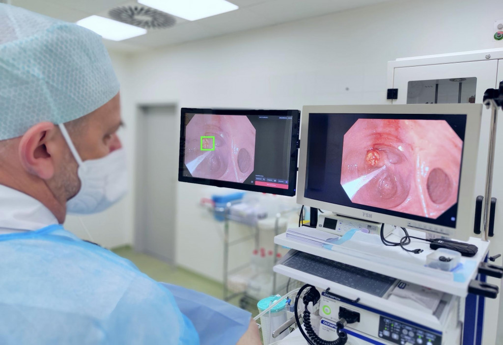 Za tri roky bežne dostupn&eacute; aplik&aacute;cie umelej inteligencie dosiahli &uacute;roveň lek&aacute;rskych &scaron;pecialistov v r&ocirc;znych typoch lek&aacute;rskych testov. FOTO: AGEL