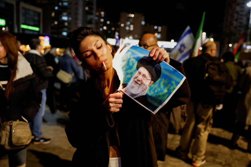 Zo sľubovanej pomoci Donalda Trumpa pre ir&aacute;nske protesty napokon nič nebolo. FOTO: Reuters
