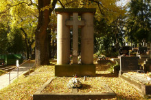 Na sn&iacute;mke vojnov&yacute; hrob vojakov padl&yacute;ch v prvej svetovej vojne na cintor&iacute;ne v Sl&aacute;vičom &uacute;dol&iacute; v Bratislave. FOTO: TASR/Zdenko Dzurjanin