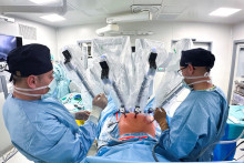 Robotick&yacute; syst&eacute;m je vhodn&yacute; pre takmer v&scaron;etky gynekologick&eacute; bru&scaron;n&eacute; oper&aacute;cie.