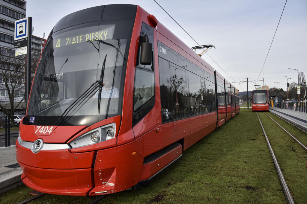 Bratislava omladzuje električky. FOTO: TASR/P. Zachar