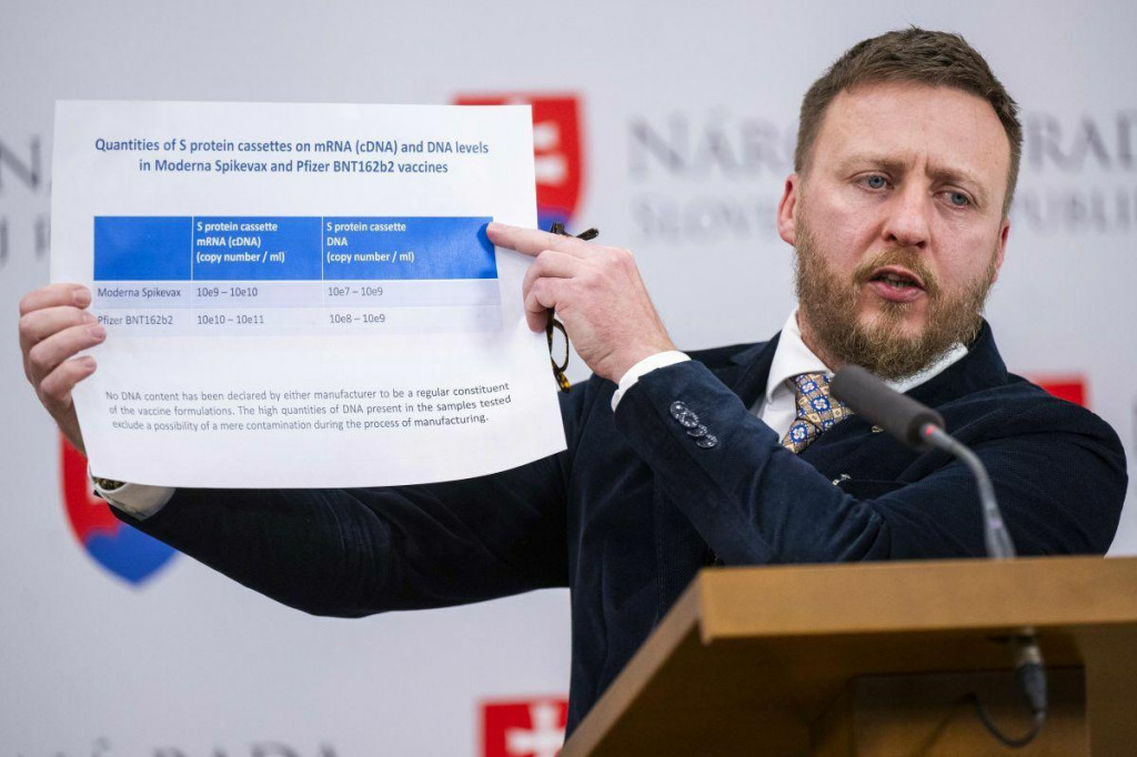 Splnomocnenec vl&aacute;dy pre pre&scaron;etrenie pand&eacute;mie Covid-19 Peter Kotl&aacute;r. FOTO: TASR/Jakub Kotian