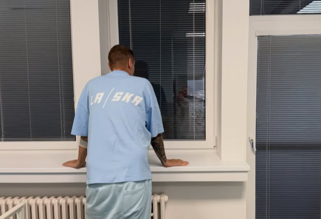 Osťo fan&uacute;&scaron;ikom p&iacute;sal aj z nemocnice.