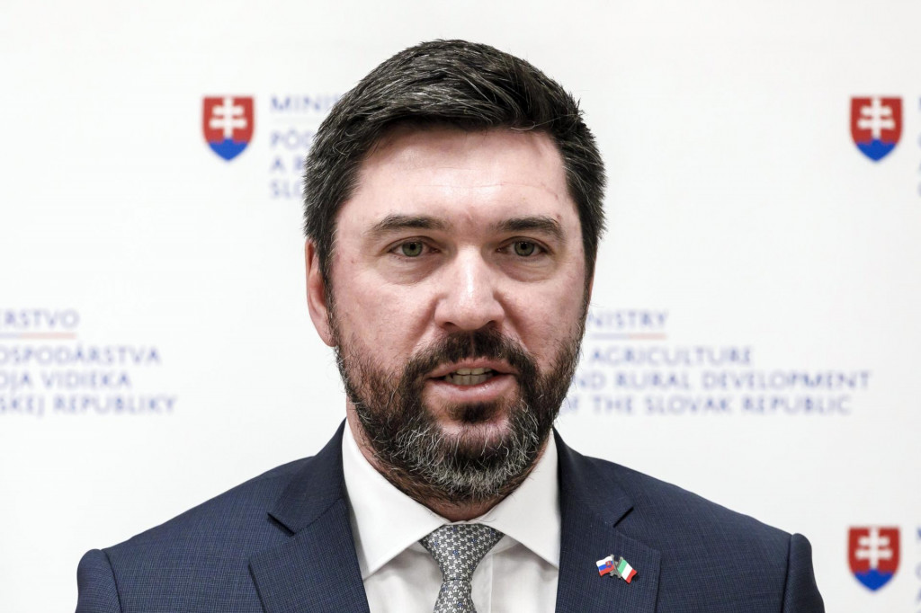 Na sn&iacute;mke minister p&ocirc;dohospod&aacute;rstva a rozvoja vidieka SR Richard Tak&aacute;č (Smer-SD). FOTO: TASR