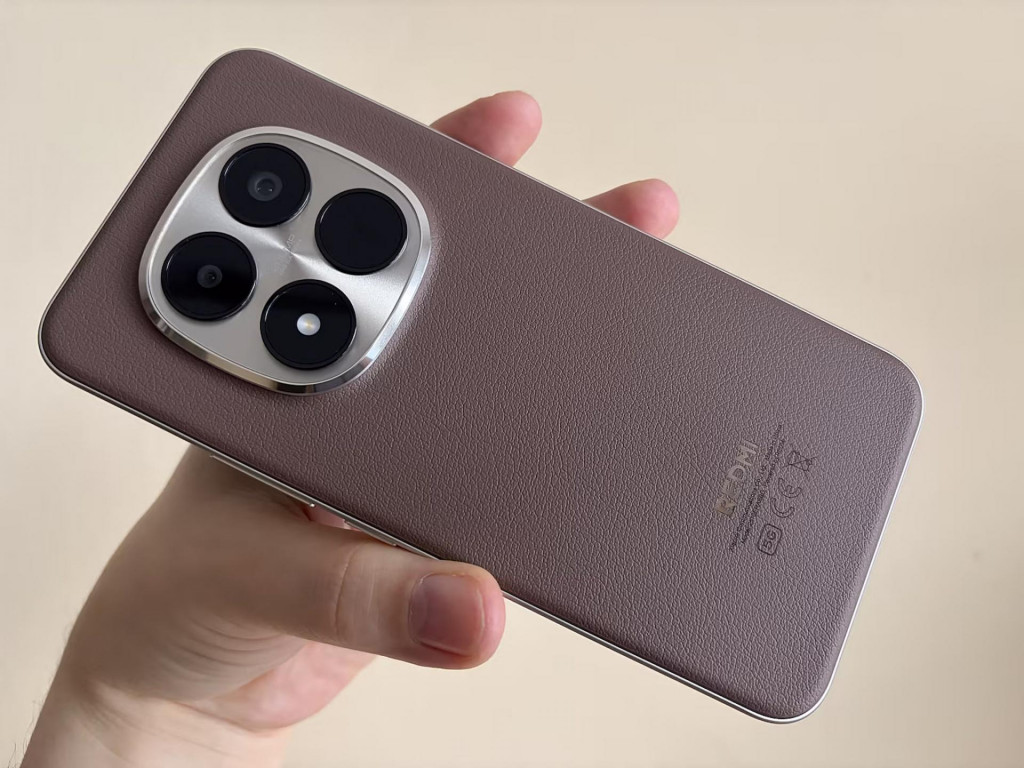 Nov&eacute; Redmi Note 15 Pro+ 5G k&uacute;pite aj v hnedom preveden&iacute; so zadnou stranou z veg&aacute;nskej kože.