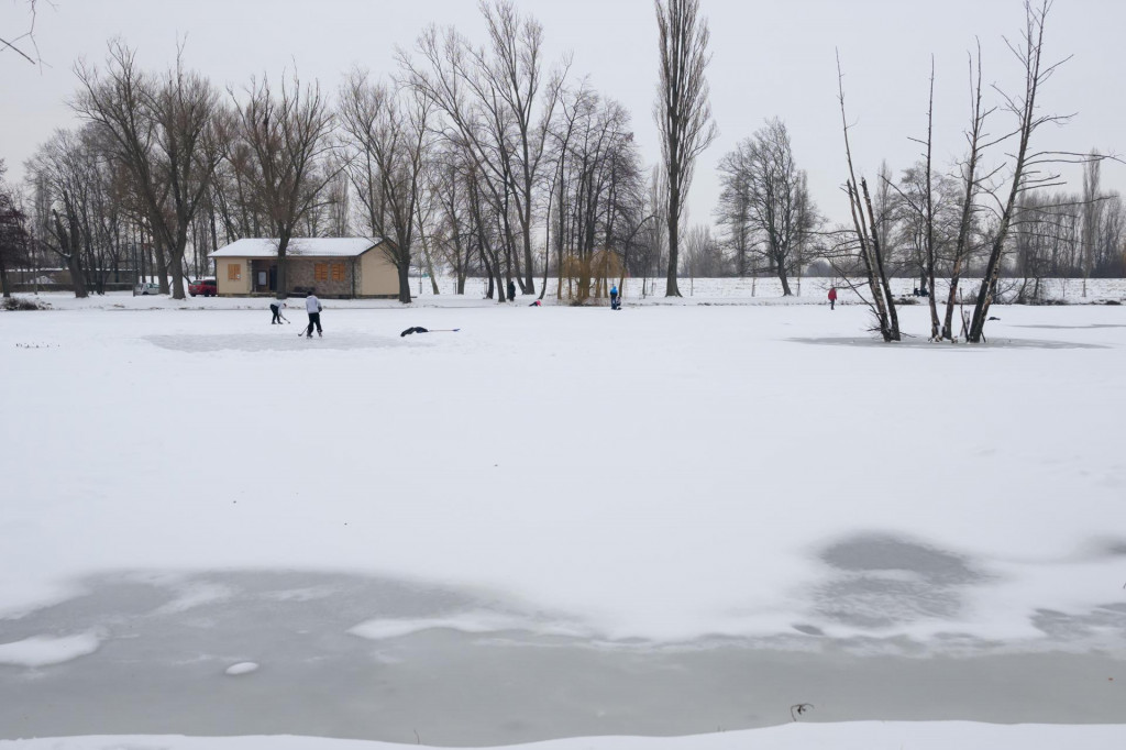 SHM&Uacute; už predt&yacute;m na soci&aacute;lnej sieti informoval, že počasie v karpatskej oblasti začala ovplyvňovať rozsiahla tlakov&aacute; v&yacute;&scaron;, ktor&aacute; zasahuje od severov&yacute;chodu. FOTO: TASR/Henrich Mi&scaron;ovič