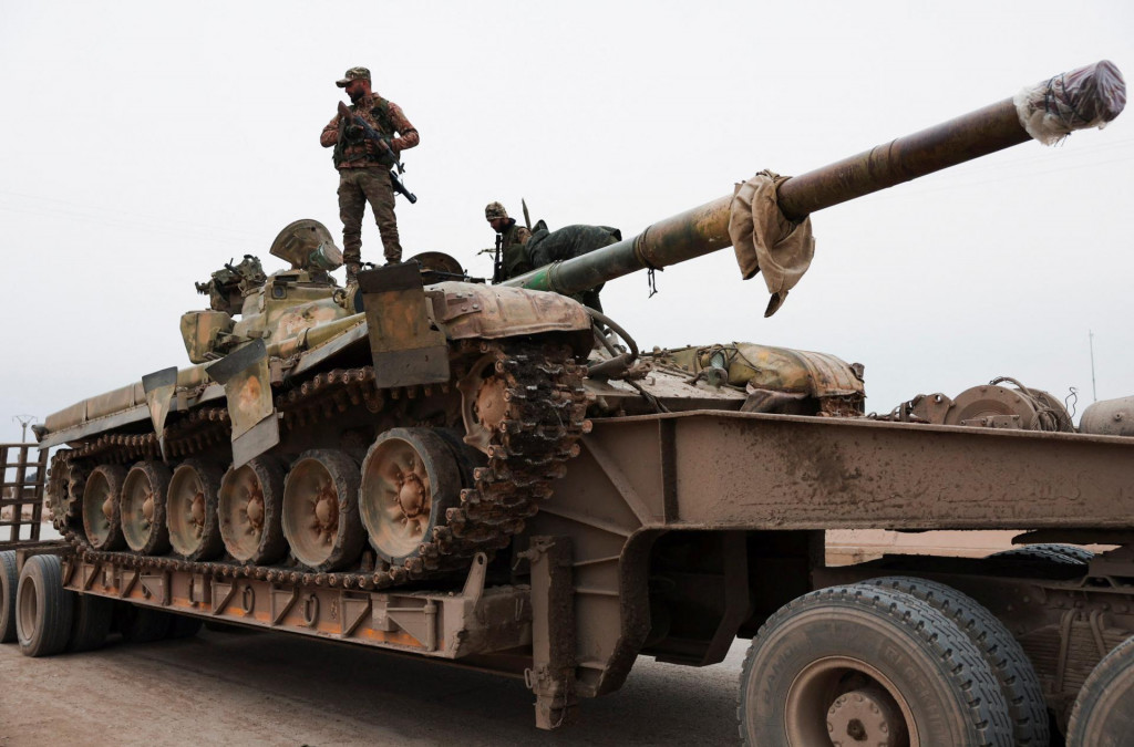 Kurdmi veden&eacute; S&yacute;rske demokratick&eacute; sily (SDF) v sobotu obvinili Damask zo zrady v s&uacute;vislosti s dohodou o stiahnut&iacute; jednotiek z oblasti v&yacute;chodne od mesta Aleppo a hl&aacute;sili boje medzi oboma stranami na severe S&yacute;rie. FOTO: REUTERS