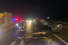 Na diaľnici D2 pri Stupave smerom do Bratislavy do&scaron;lo k dopravnej nehode. Vyžiadala si troch zranen&yacute;ch. FOTO: Facebook pol&iacute;cie/Bratislavsk&yacute; kraj