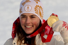 Zlat&aacute; medailistka Petra Vlhov&aacute; na olympijsk&yacute;ch hr&aacute;ch v Pekingu. FOTO: Reuters