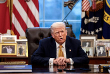 Prezident USA Donald Trump 14. janu&aacute;ra 2026, pred prv&yacute;m v&yacute;roč&iacute;m svojho n&aacute;vratu do Bieleho domu, poskytol v Ov&aacute;lnej pracovni exkluz&iacute;vne interview agent&uacute;re Reuters.