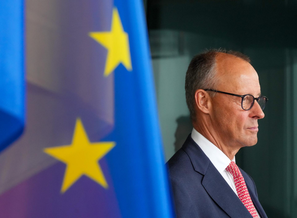 Nemeck&yacute; kancel&aacute;r Friedrich Merz aj po ohl&aacute;sen&iacute; ciel tvrd&iacute;, že krajina stoj&iacute; za D&aacute;nskom a Gr&oacute;nskom. FOTO: TASR/DPA