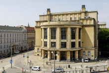 Na sn&iacute;mke budova Univerzity Komensk&eacute;ho na &Scaron;af&aacute;rikovom n&aacute;mest&iacute; v Bratislave. FOTO: TASR: D. Veselsk&yacute;
