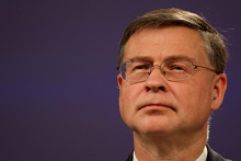 Eurokomis&aacute;r pre hospod&aacute;rstvo Valdis Dombrovskis. FOTO: REUTERS