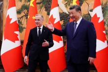 Kanadsk&yacute; premi&eacute;r Mark Carney sa v Pekingu stretol s č&iacute;nskym prezidentom Si Ťin-pchingom. FOTO: Reuters