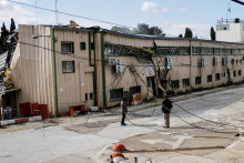 Izrael začal demol&aacute;ciu &uacute;stredia Agent&uacute;ry OSN pre pomoc palest&iacute;nskym utečencom vo v&yacute;chodnom Jeruzaleme. FOTO: Reuters