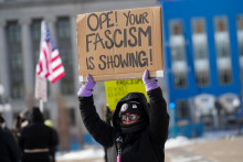 Minnesota sa stala v uplynul&yacute;ch dňoch dejiskom rozsiahlych protestov proti konaniu imigračn&yacute;ch &uacute;radov. FOTO: REUTERS